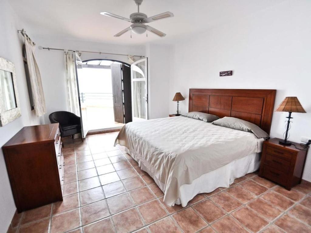Villa Stunning With Beautiful Views And Private Pool